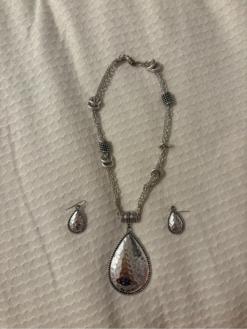 Teardrop Necklace and Earring Set